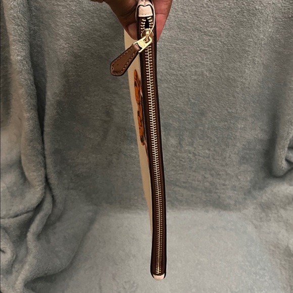 NWT!! Coach Gummy Bear Clutch - Picture 3 of 8